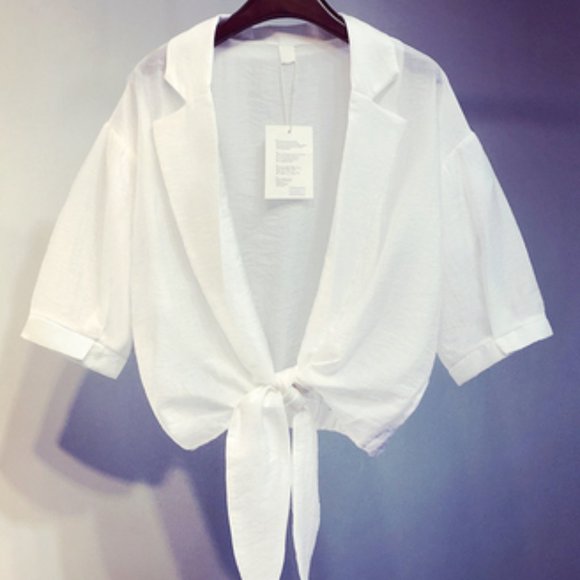 White shirt v neck loose short style
